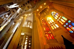 Innenansicht der Sagrada Familia Kirche in Barcelona